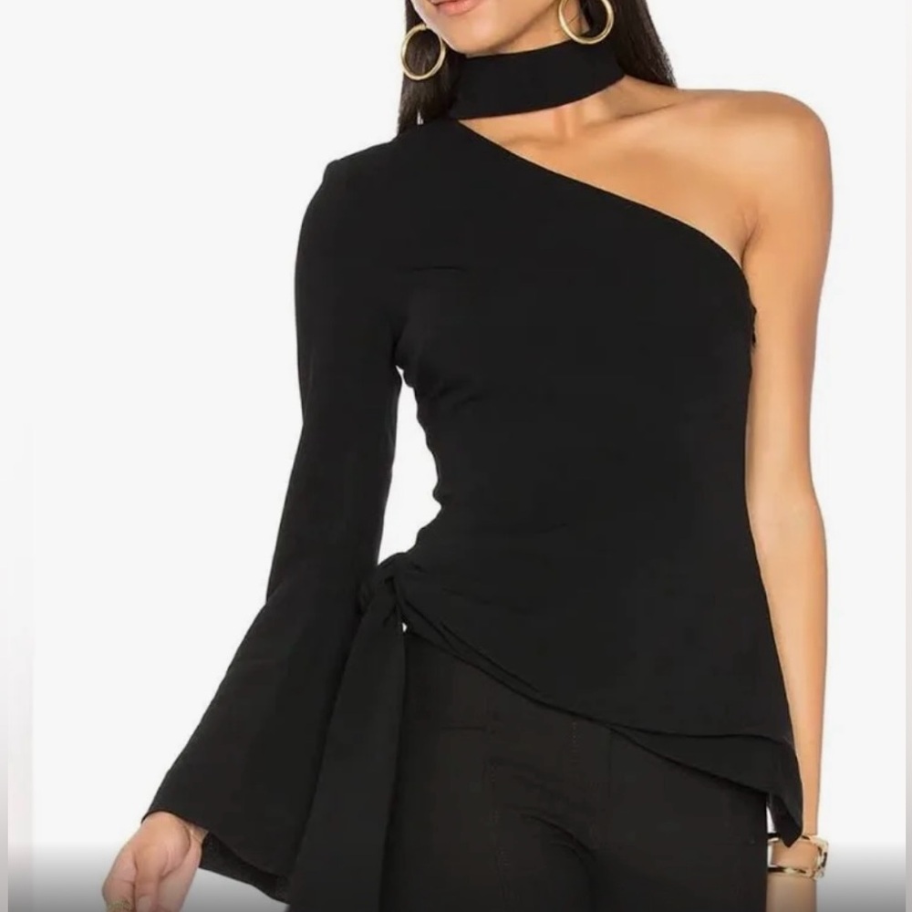 Cinq a sept one shoulder Top! Very beautiful color.